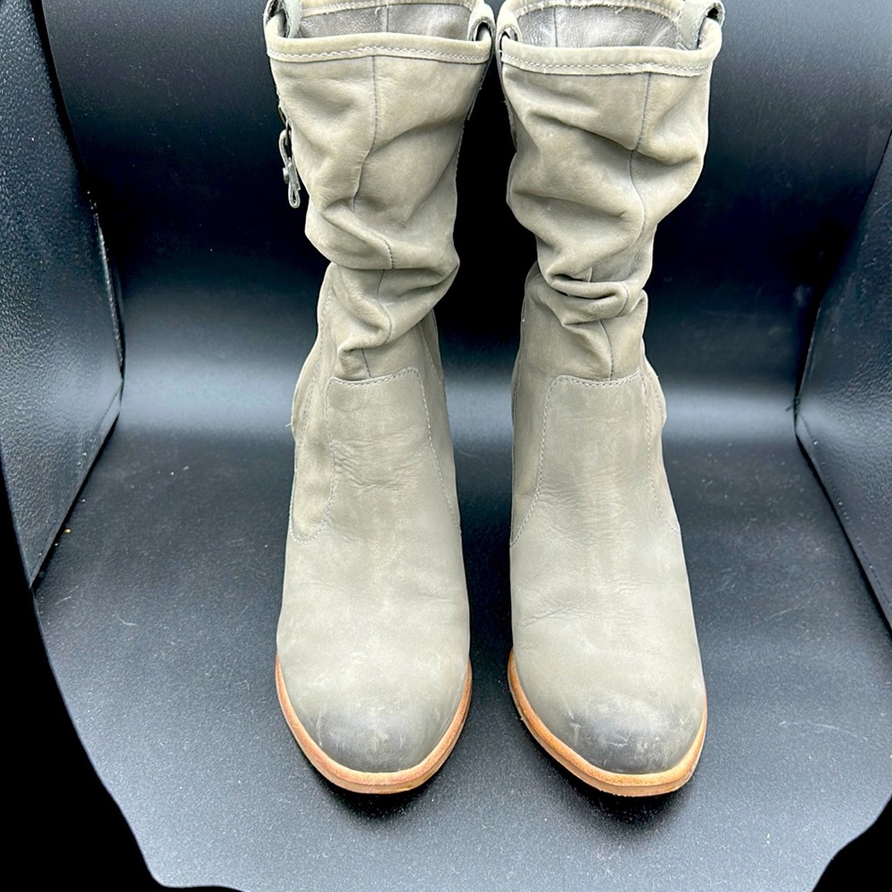 UGG heeled boots, with zipper on outside